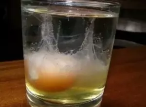 Расшифровка яйца в воде при снятии порчи